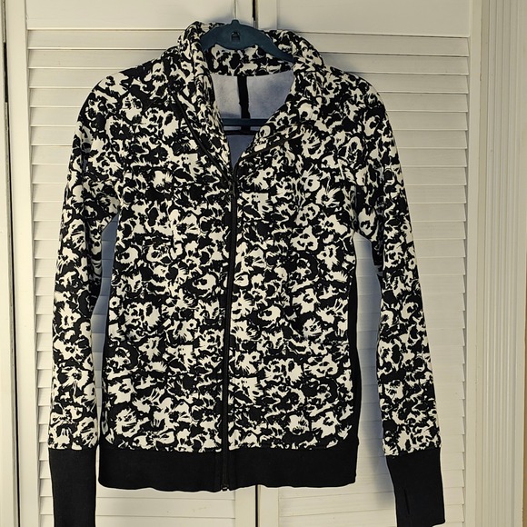 Lululemon Womens‎ Fleur Sombre White Black Cozy Cuddle Up Jacket 6 - Picture 1 of 5